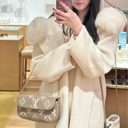 お出かけに最適♪【LOUISVUITTON】ショルダーバッグ